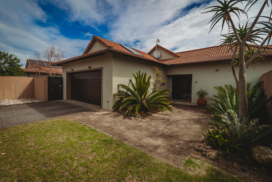 3 Bedroom Property for Sale in Earls Court Lifestyle Estate Western Cape